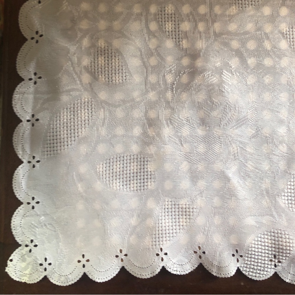 Vintage Floral White Lace Placemat Pair with Roses - Picture 12 of 15